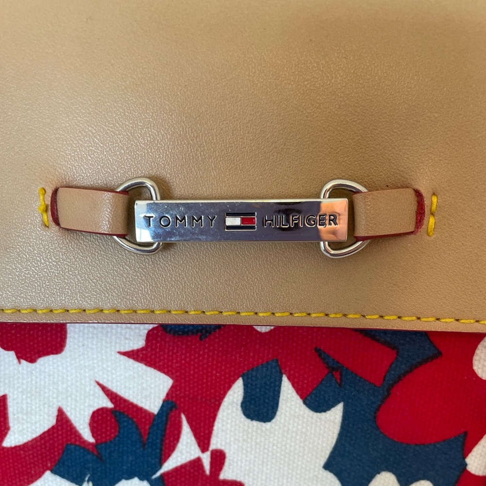 Tommy Hilfiger red, white, & blue floral bag - Picture 2 of 5